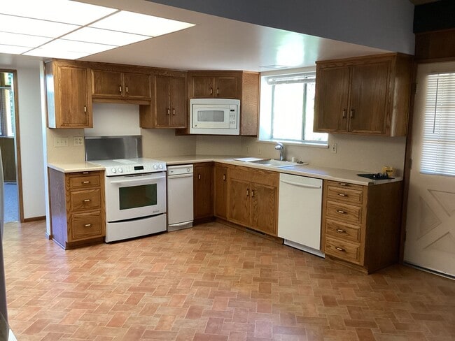 271 Bowen Ave