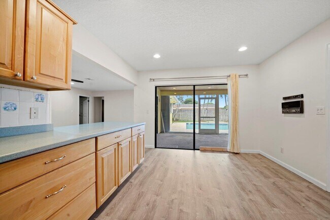 Photo - 11894 Butternut St