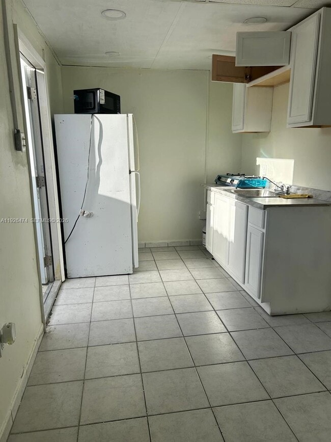 Photo - 561 E 62nd St