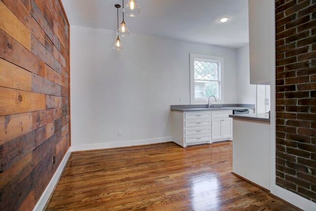 Photo - 217 Marshall St
