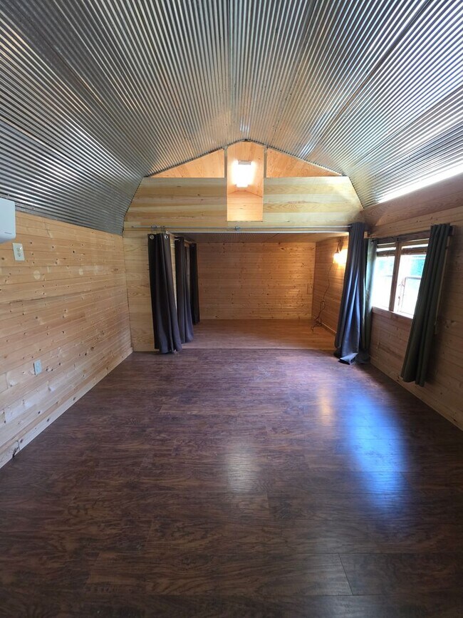 1303 Ave 3 SE