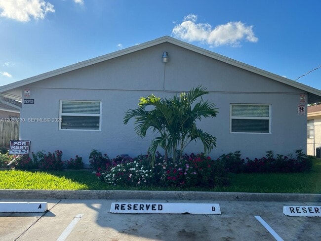 Photo - 3421 NE 5th Ave Unidad C