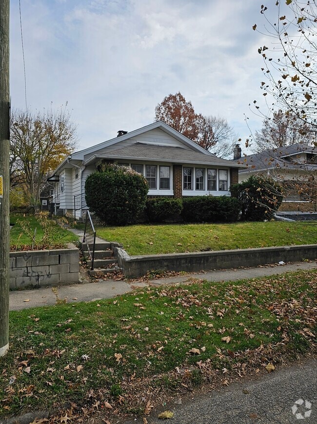 Building Photo - 703 N Gladstone Ave Rental