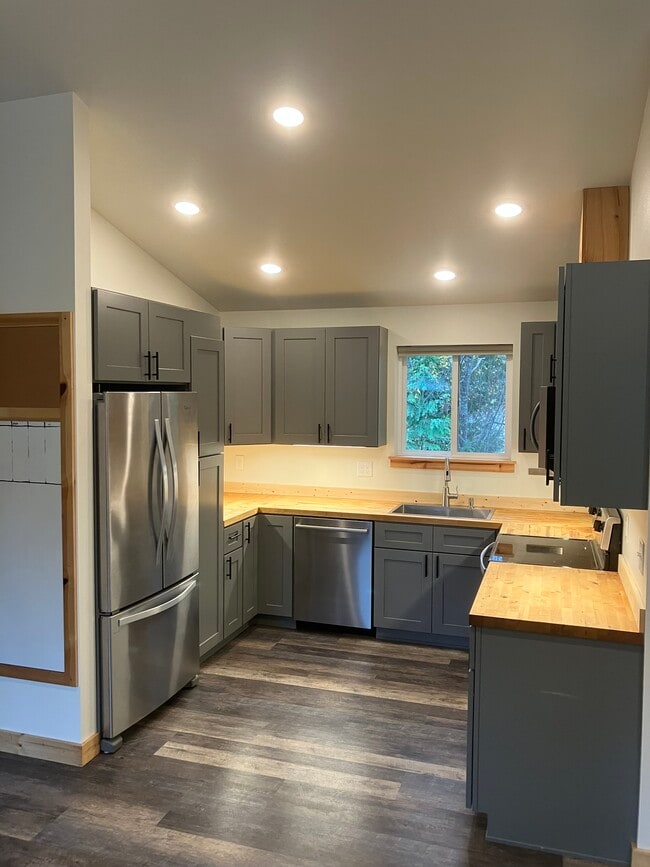 Photo - 3764 Biz Point Rd