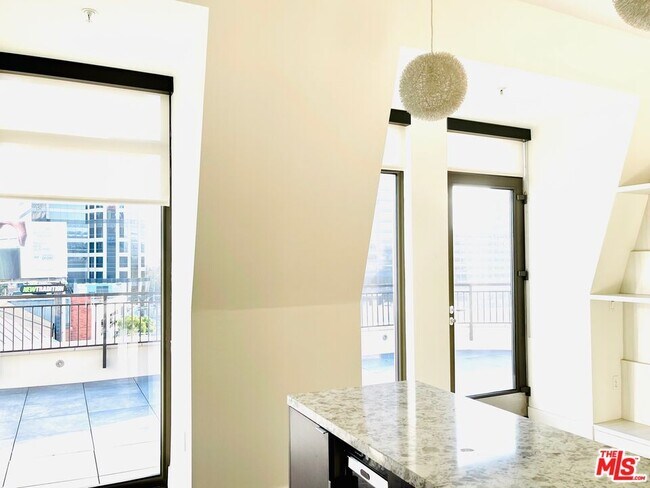 1122 Gayley Ave Unit 408