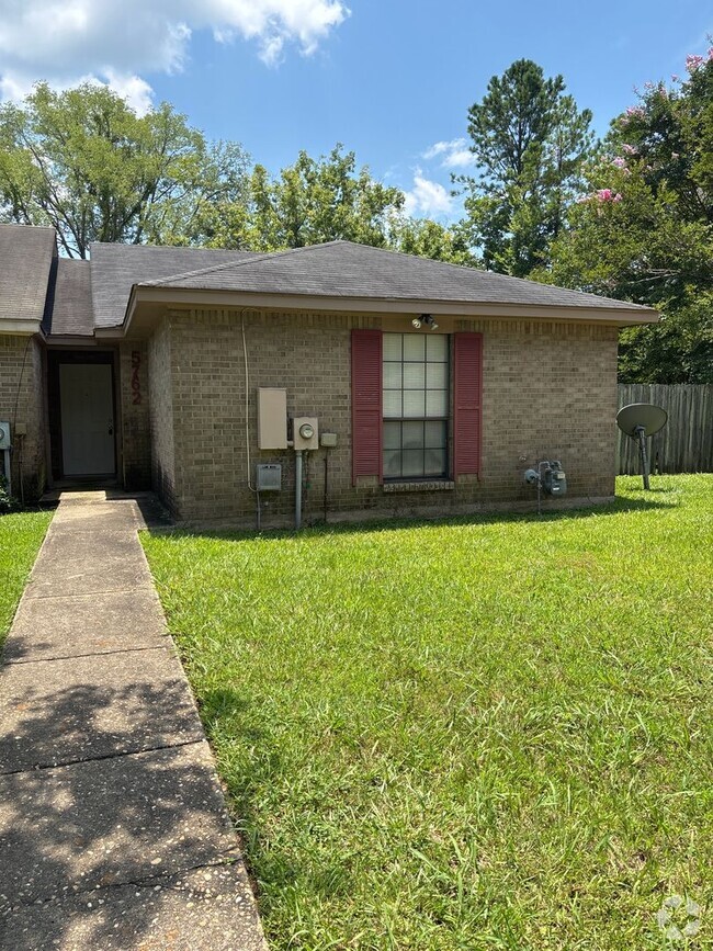 Building Photo - Charming home!