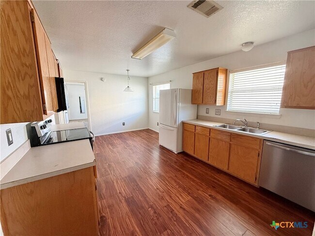 Photo - 4504 Aspen Dr