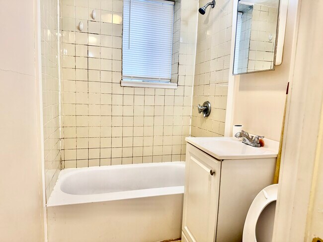 Photo - 770 Cummins Hwy Unit 4