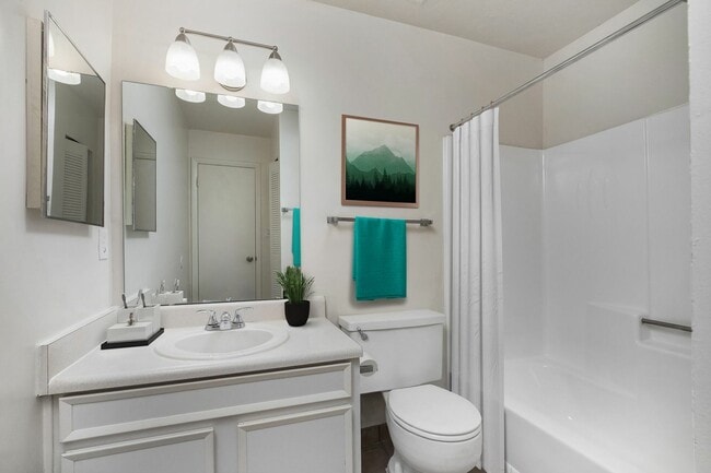 Photo - Colonial Oaks Apartments