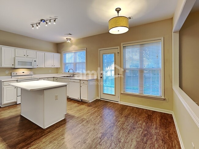 Photo - 405 Carphilly Ct