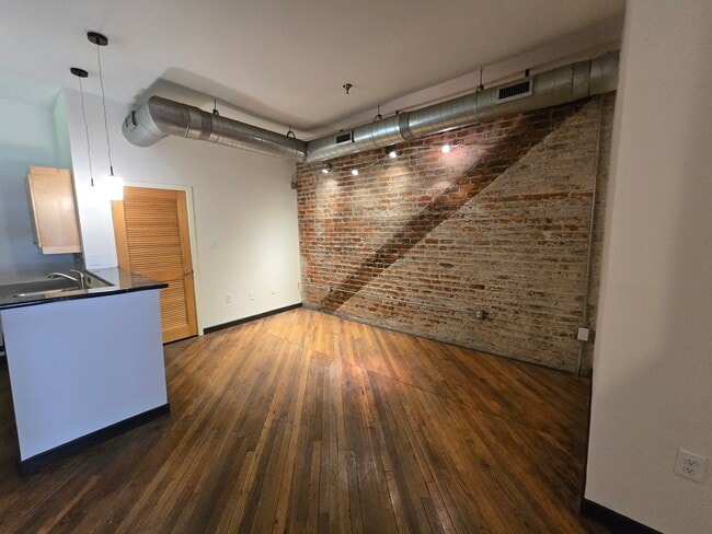 Photo - 1318 W Broad St Unidad 208