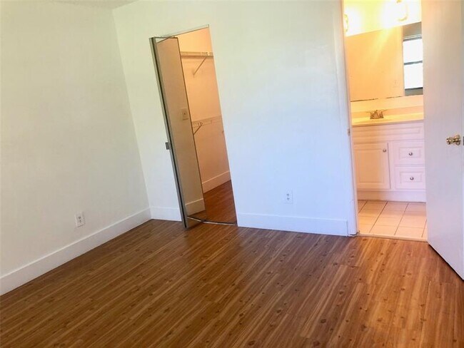 Photo - 15701 W Waterside Cir Unidad 202