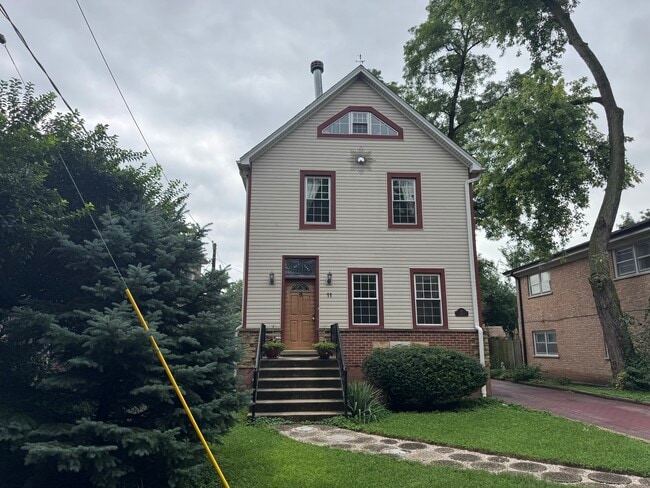 Building Photo - 11 Lafayette Rd Unit 1 Rental