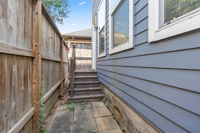 Photo - 1221 W 23rd St