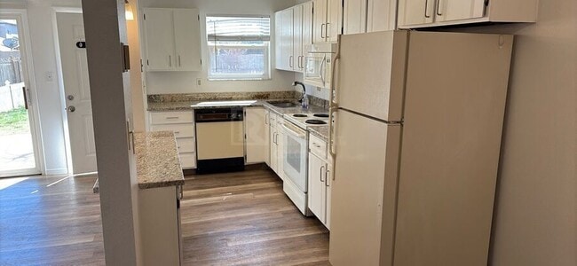 Photo - 1706 E 17th St