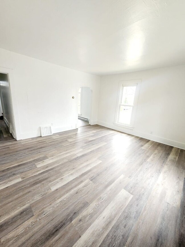 Photo - 931 W Wayne St Unit Wayne St W 931 1/2