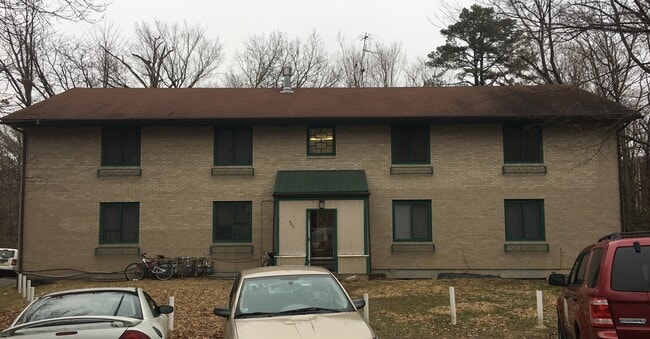 Photo - 2 Bed, 2 Bath Apartment off University Ave. w/ Hardwood Flooring Unit 2