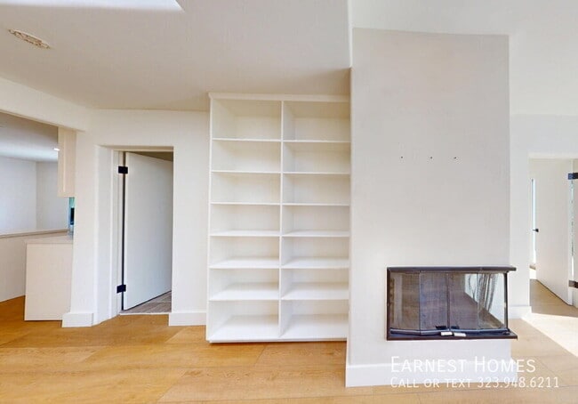 Photo - 15242 Morrison St