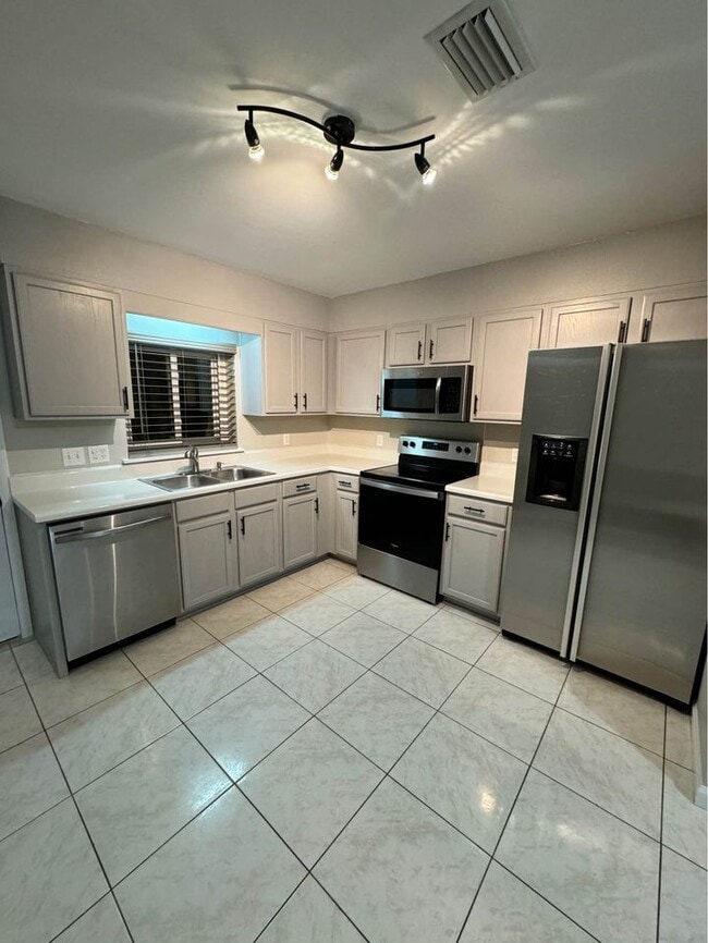 Photo - 5204 Beach Dr Unidad A