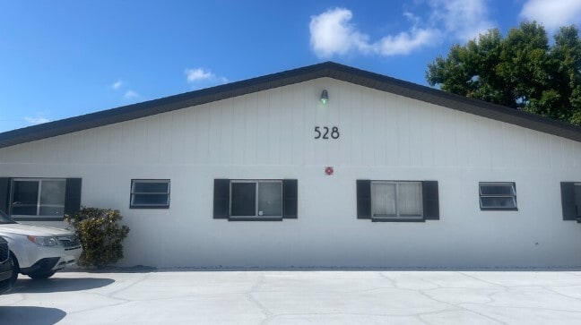 Photo - 528 SE 7th St Unit 4