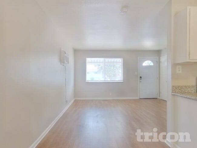 Photo - 1001 Akard Dr