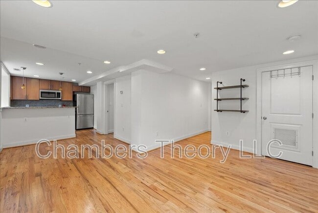 Photo - 739 Newton Pl NW Unidad T1