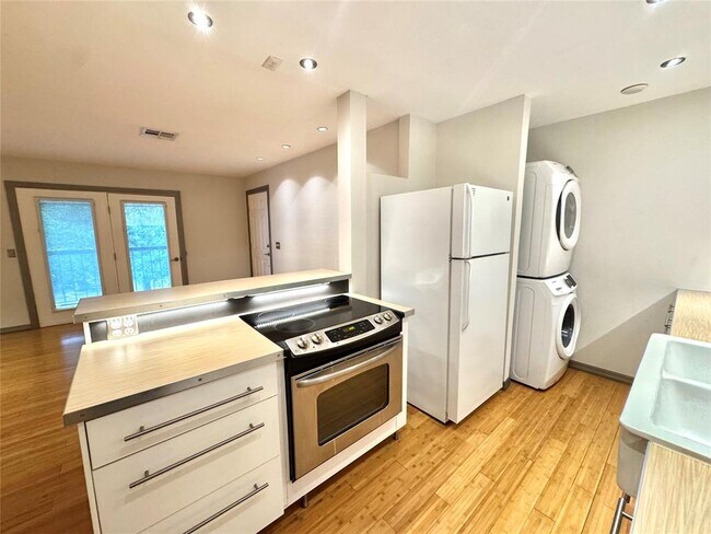 Photo - 4400 Hemingway Dr Unit 202