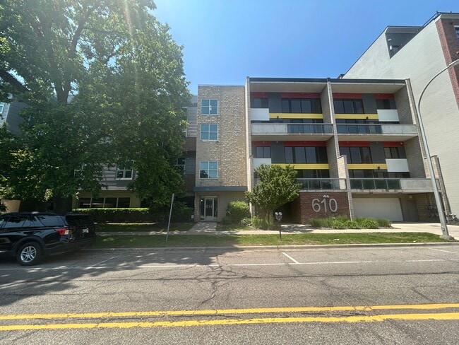 Building Photo - 614 S Troy St Unit 209 Rental
