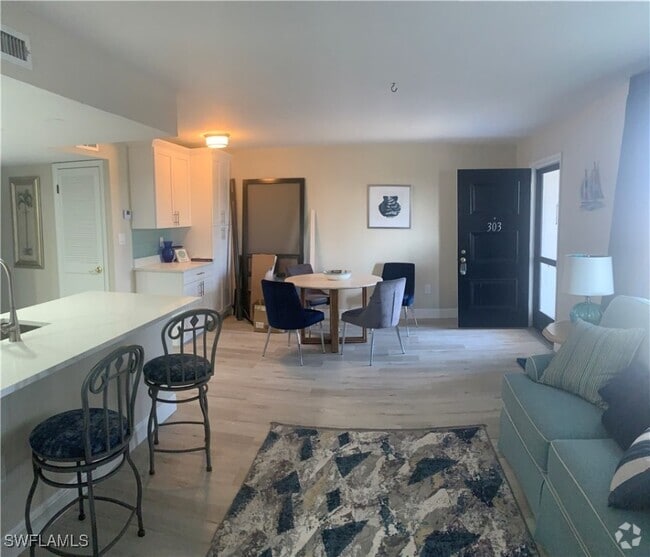 Building Photo - 4906 Victoria Dr Unit 303 Rental