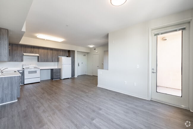1BR, 1BA - 708SF - Living Room