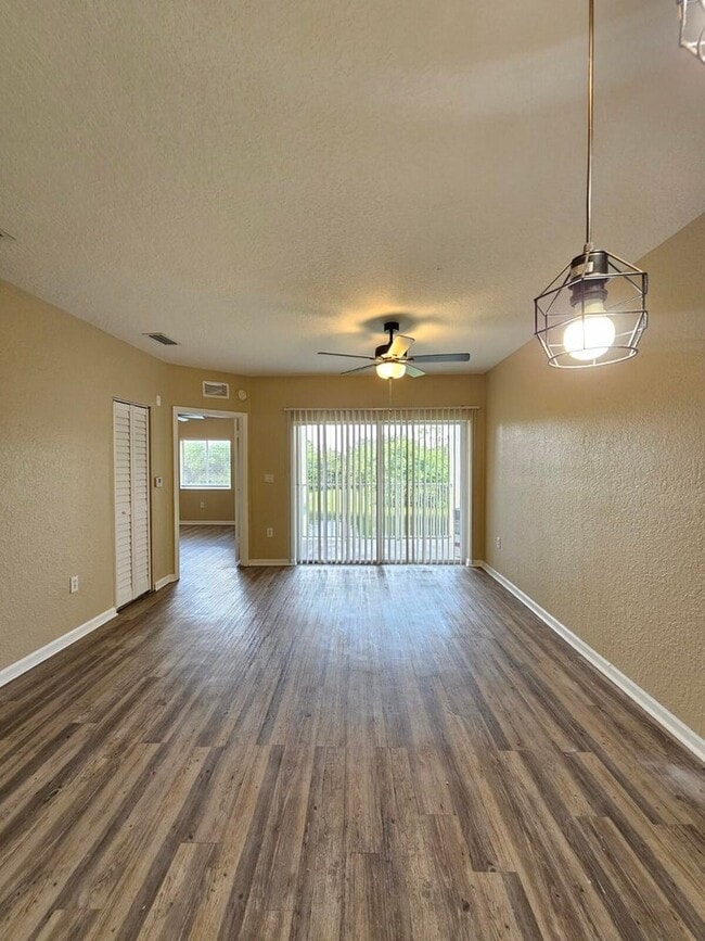 Building Photo - 1063 Golden Lakes Blvd Unit 322