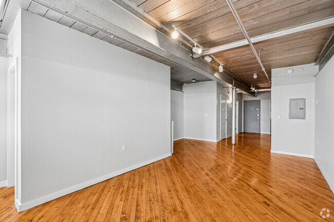 1BR, 1BA - 1,000SF - Living Room