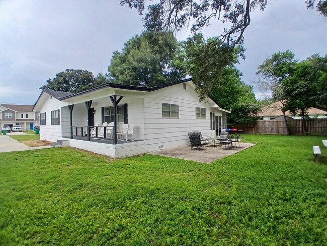 Photo - 853 Fairview Dr