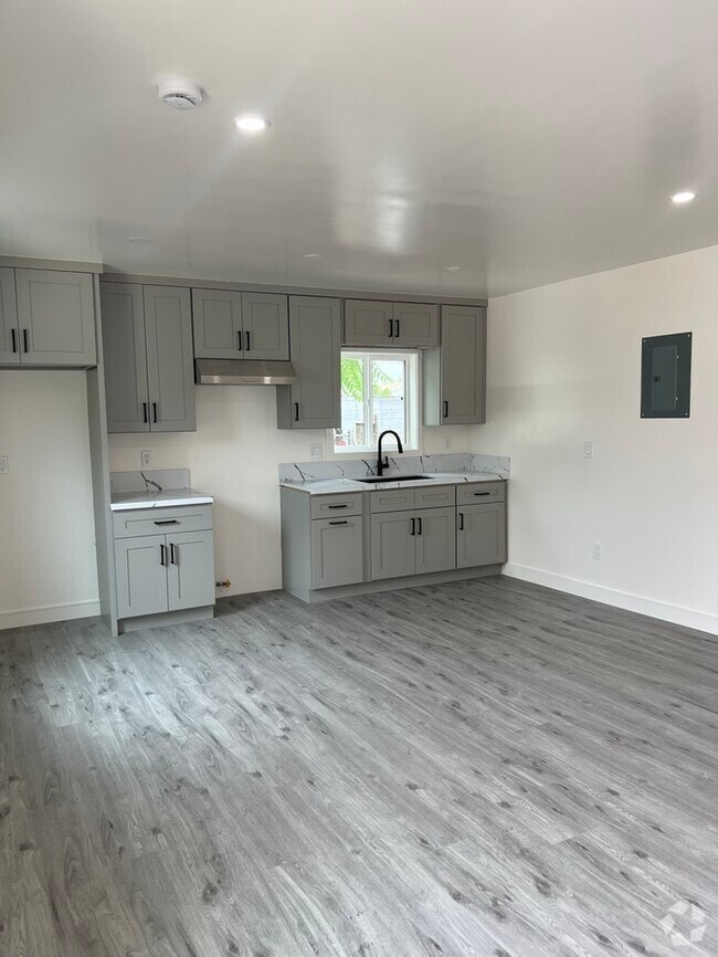 Building Photo - Newly Renovated 1-Bedroom, 1-Bathroom Apar... Rental