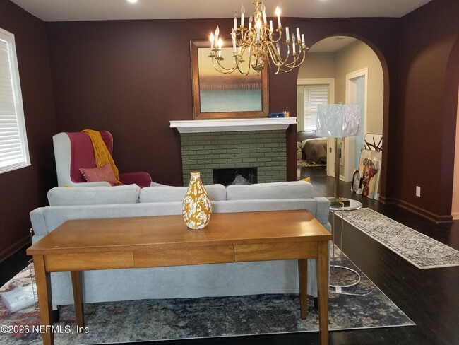 Photo - 519 W 26th St