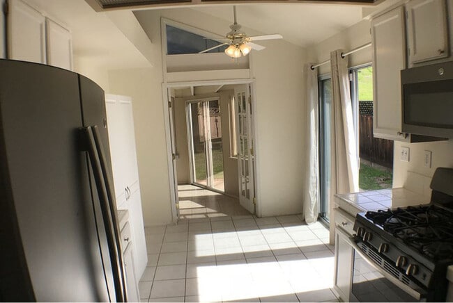 Photo - 41430 Avenida De La Reina