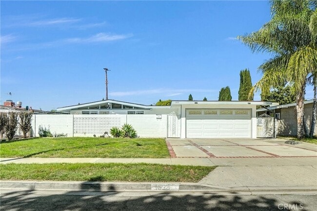 Building Photo - 1523 W Frances Dr