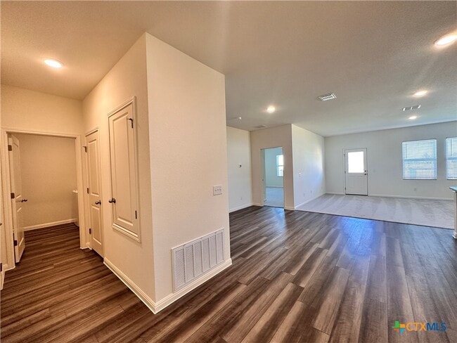 Building Photo - 124 Parrigin Cv