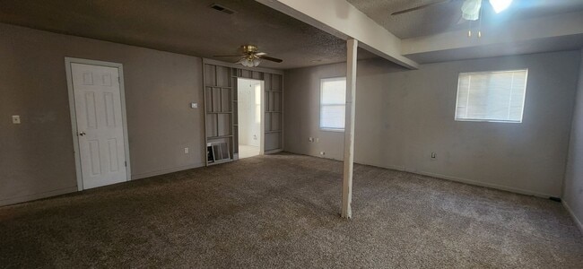 Photo - Spacious 2 bedroom and 1 Bath home in Sout...
