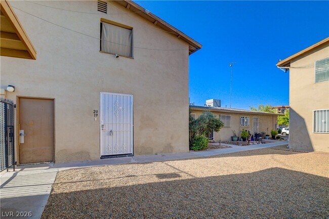 Photo - 3841 Daisy St Unidad 19