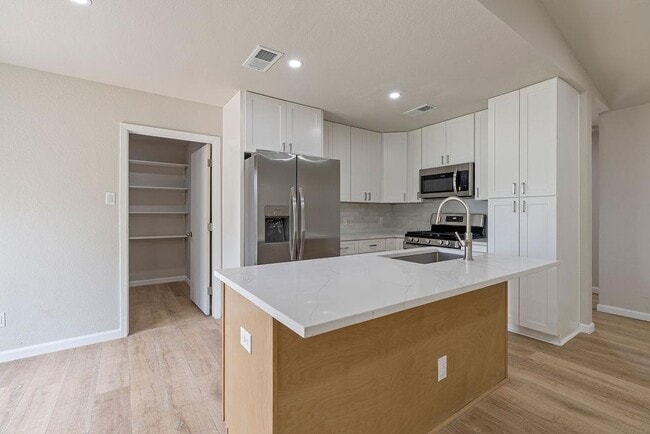 Photo - 1204 Spearson Ln