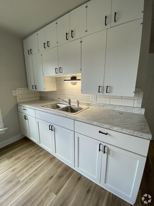 Building Photo - 1208 N Sawyer St Unit A Rental