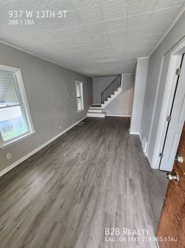 Photo - 937 W 13th St