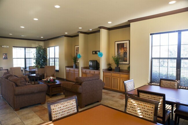 Photo - 910 N Frio St