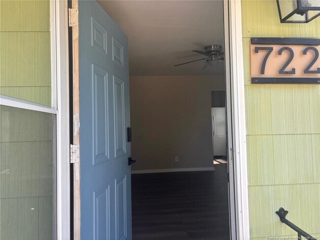 Photo - 722 Commerce St
