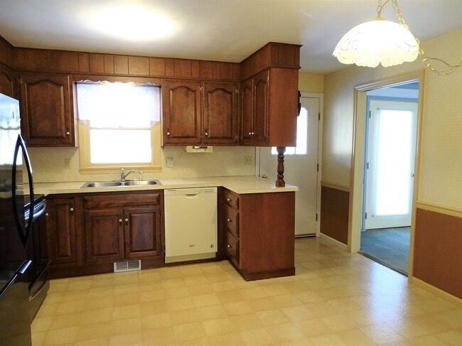 Photo - 859 Cindy Ln