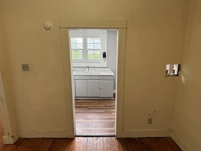 Photo - 147 Center St