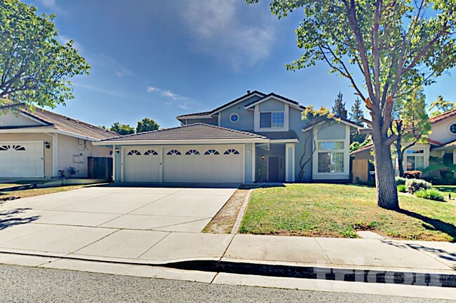 4716 Hunter Peak Ct
