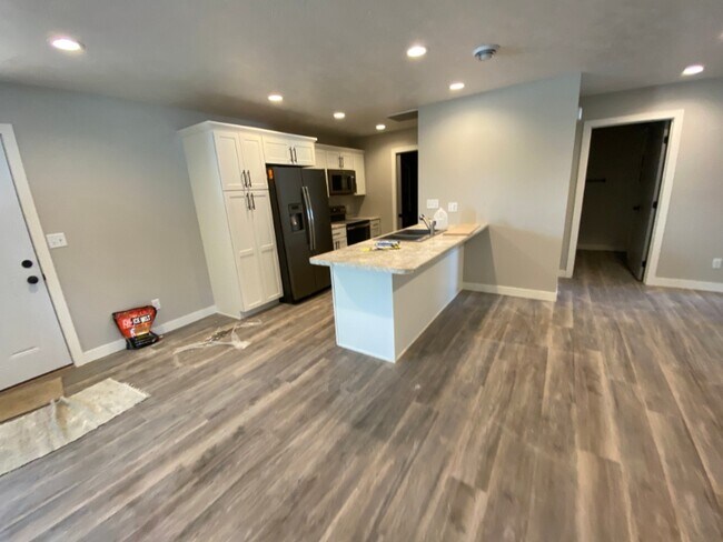 Photo - 2920 Sportsmans Dr