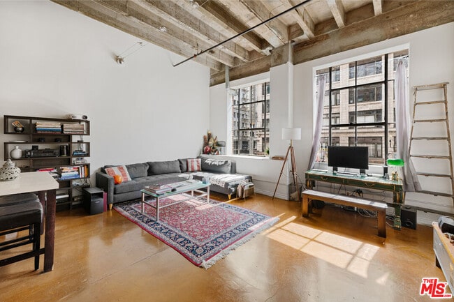 Building Photo - 312 W 5th St Unit 216 Rental